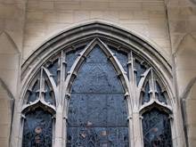 готическое стрельчатое окно